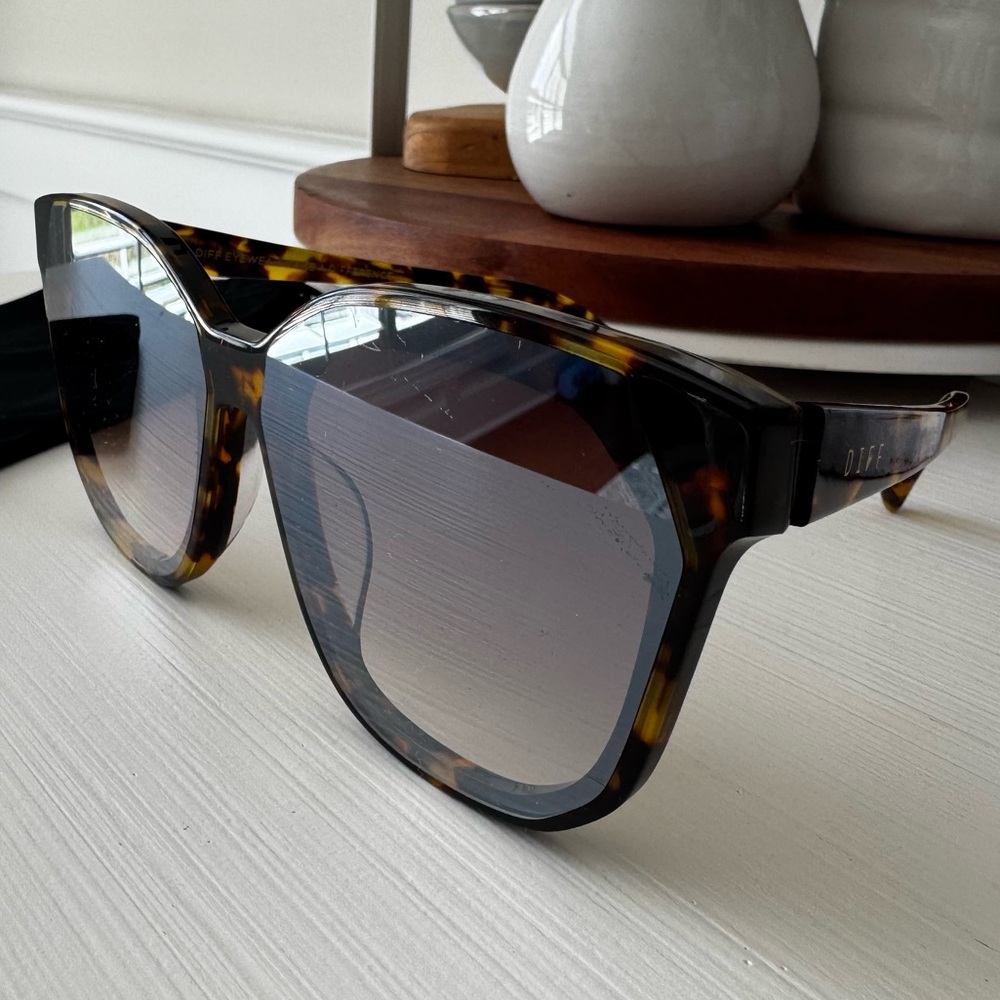 Diff Eyewear Gia Oversized Tortoiseshell Sunglass… - image 3
